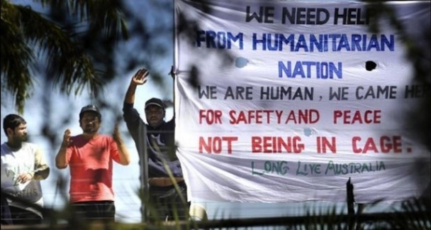 Protesta de refugiados  hacinados en el centro de la isla Nauru. (Indymedia.org)