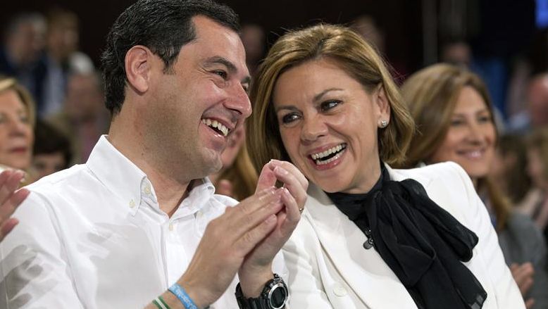 El candidato del PP a la presidencia a la Junta de Andalucía, José Manuel Moreno, junto a María Dolores Cospedal durante un acto celebrado el pasado sábdp en Sevilla. / Jose Manuel Vidal (Efe)
