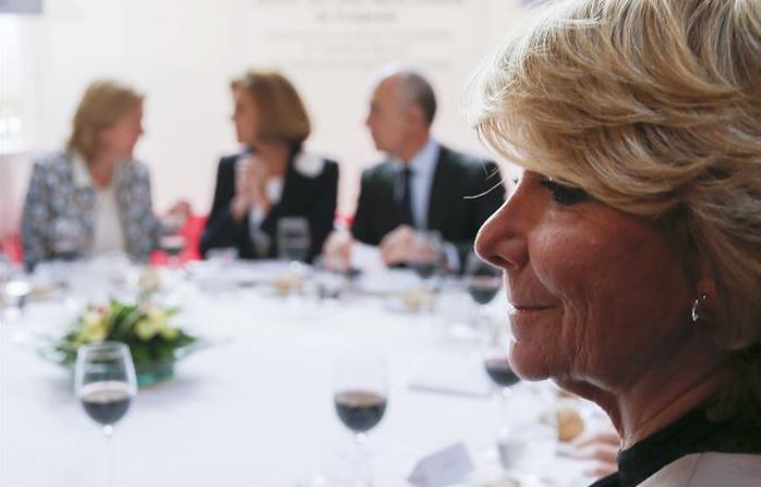 Esperanza Aguirre, el pasado martes, en el Foro ABC en el que intervenía María Dolores de Cospedal. / Fernando Alvarado (Efe)