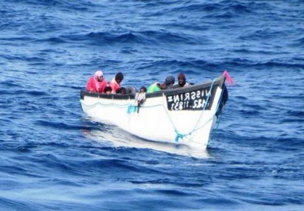 Imagen de la patera que se dirigía a las costas de Gran Canaria. / Salvamento Marítimo