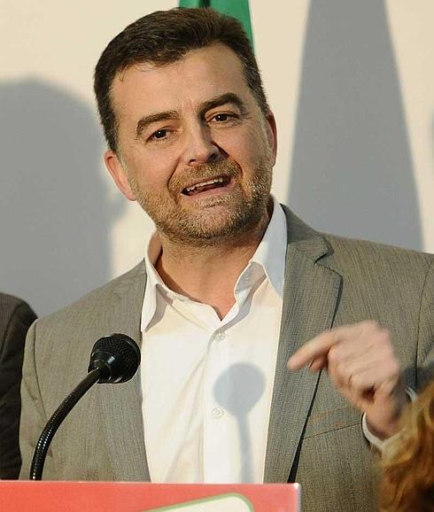 Antonio Maillo, candidato de Izquierda Unida a la presidencia de la Junta de Andalucía. / Efe