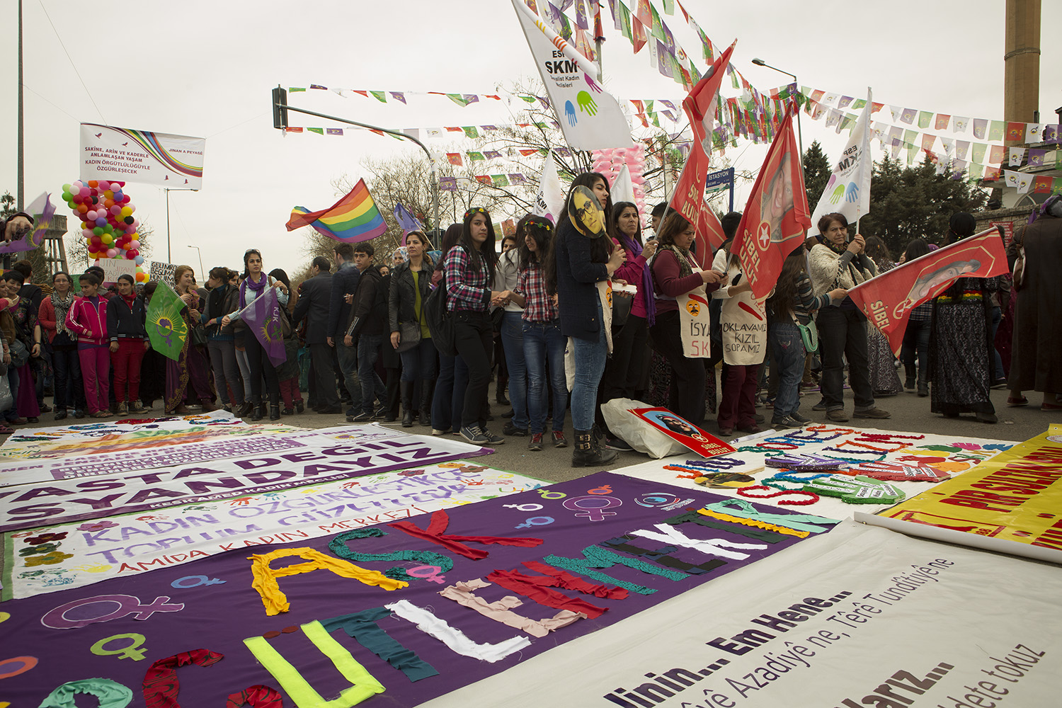 Inicio de la Marcha en Diyarbakir (Kurdistán). / Nar Photos (Serra Akcan y Sine Boran).