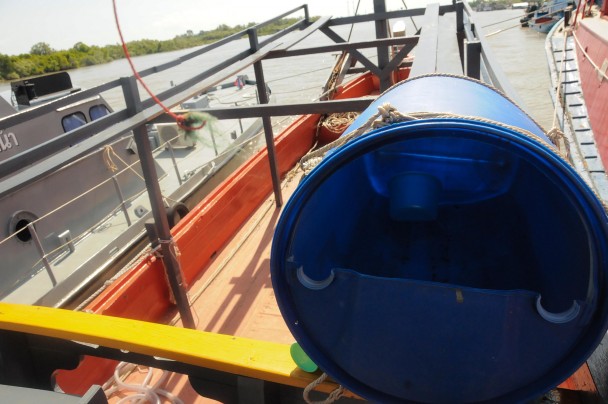 Depósito de agua potable del pesquero. Debajo de la cubierta eran hacinados los refugiados bajo temperaturas asfixiantes. (M.G.P.)