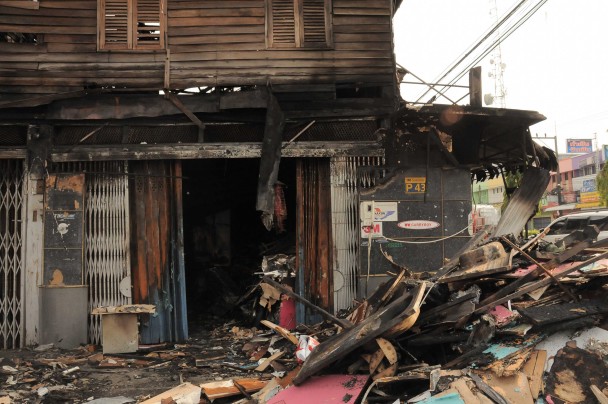 Daños provocados por una de las explosiones en pleno centro de Yala. / M. G. P.