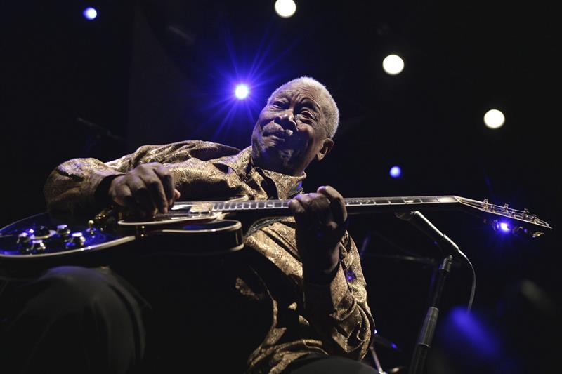 Imagen de B.B. King durante una actuación, el 20 de junio de 2009, en el Festival de Jazz de Niza. / Bruno Bebert (Efe)