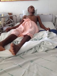 Tutansasa, el joven rohingya rescatado del campo de Padang Besar, en el hospital de Songkhla. (Mónica G. Prieto)