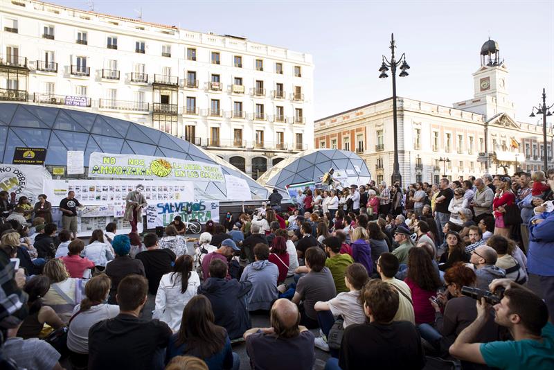 Imagen de la concentración celebrada el pasado jueves en Sol con motivo del cuarto aniversario del movimiento 15-M. / Luca Piergiovanni (Efe)