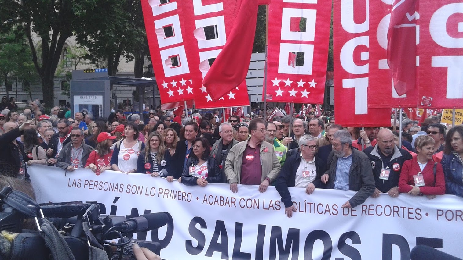 Los candidatos del PSOE y de IU al Ayuntamiento y la Comunidad de Madrid en la cabecera de la manifestación. / Fotos: Miguel Muñoz