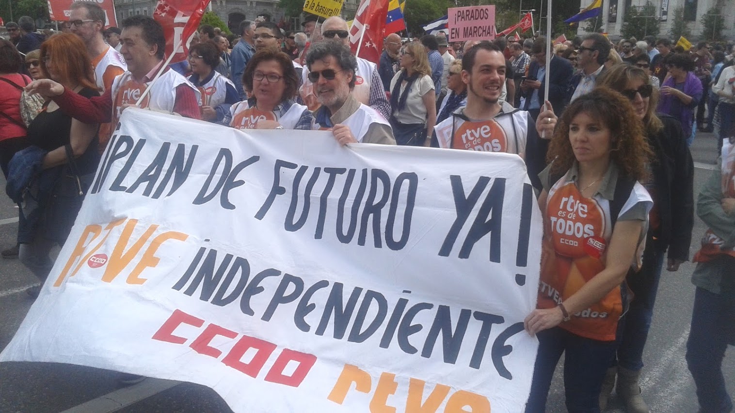 Trabajadores de RTVE en la manifestación de la Fiesta del Trabajo. / Fotos: Miguel Muñoz