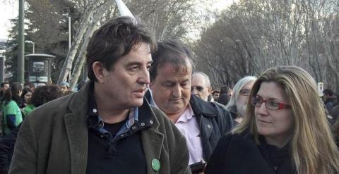 Luis García Montero y Raquel López, candidatos de IU al Ayuntamiento y la Comunidad de Madrid, durante la pasada campaña. / Efe