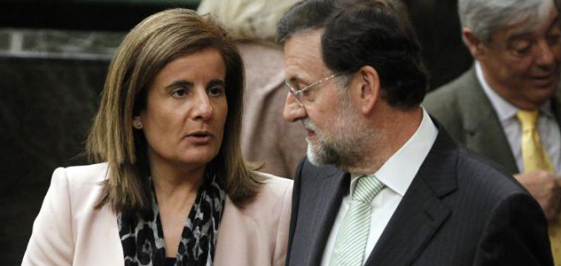 Fátima Báñez y Mariano Rajoy, en una imagen de archivo en el Congreso de los Diputados. / Efe