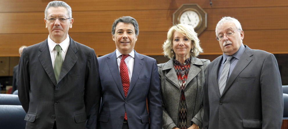 Los expresidentes madrileños Alberto Ruiz-Gallardón, Ignació González y Joaquín Leguina, que forman parte del Consejo Consutlivo de la Comunicad de Madrid, en una imagen de archivo junto a la también expresidenta Esperanza Aguirre, que renunció en su momento a esta posibilidad. / Efe