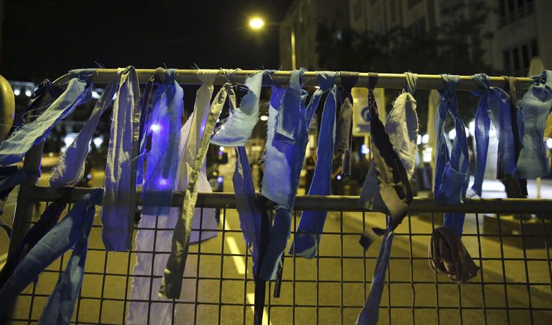mordazas_valla_seguridad_Congreso