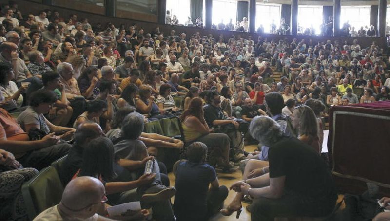 Imagen de archivo de una asamblea de Podemos en la Universidad Complutense. / Efe