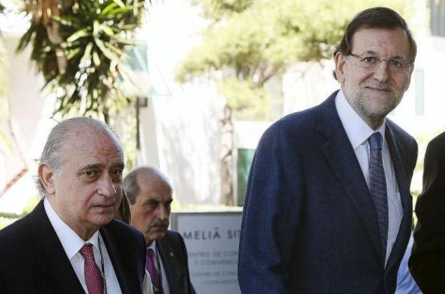 El ministro del Interior, Jorge Fernández Díaz, y el presidente Mariano Rajoy, en una imagen de archivo. / Efe