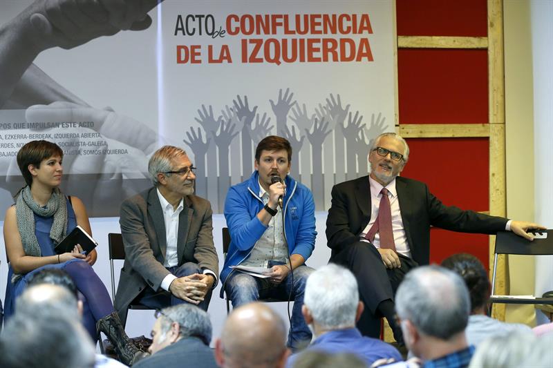 La mesa de los participantes en el acto por la confluencia celebrado esta tarde en