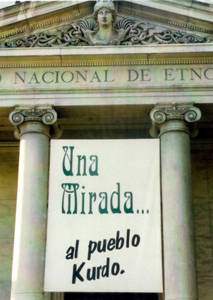 Entrada a la exposición en el Museo Nacional de Etnología de Madrid el año 1995.