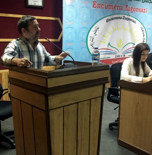 Javier Couso, dirigiéndose al Consejo Consultivo de Rojava. / Izquierda Unida