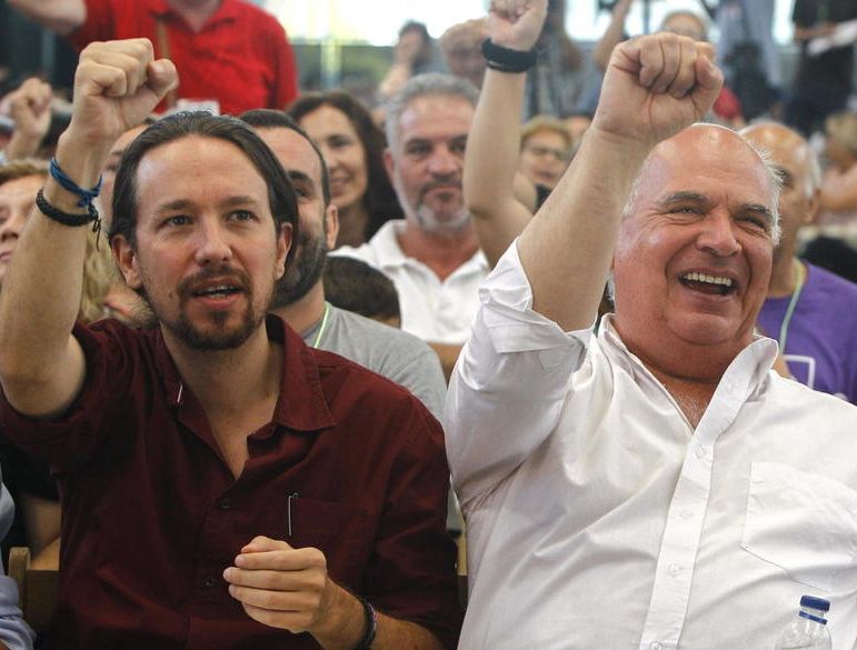 Pablo Iglesias junto al candidato de Catalunya sí que es pot, durante un mitin en la pasada campaña electoral. / Efe