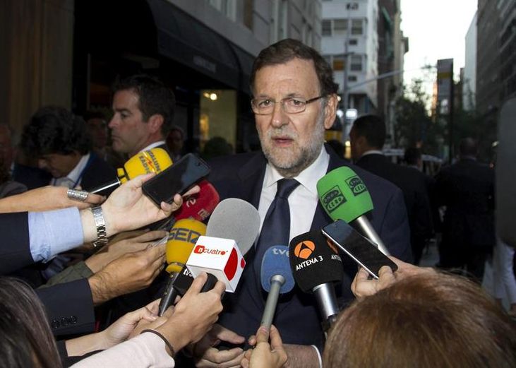 El presidente del Gobierno, Mariano Rajoy, ayer, en Nueva York, donde presidie hoy la Asamblea del Consejo de Seguridad de Naciones Unidas, informando a la prensa que su gobierno piensa cumplir con los obejivos de déficit en contra de lo que pronostica la Comsión Europea. / Miguel Rajmil (Efe)
