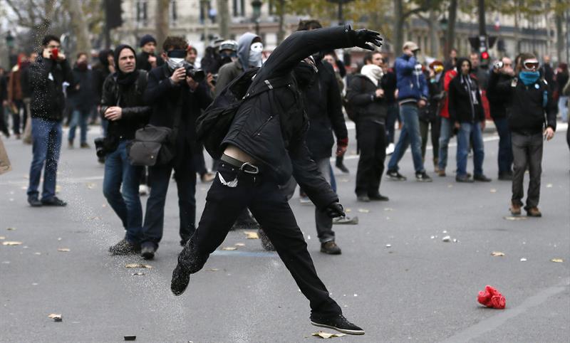 COP21_VIOLENICA_MANIFESTANTE