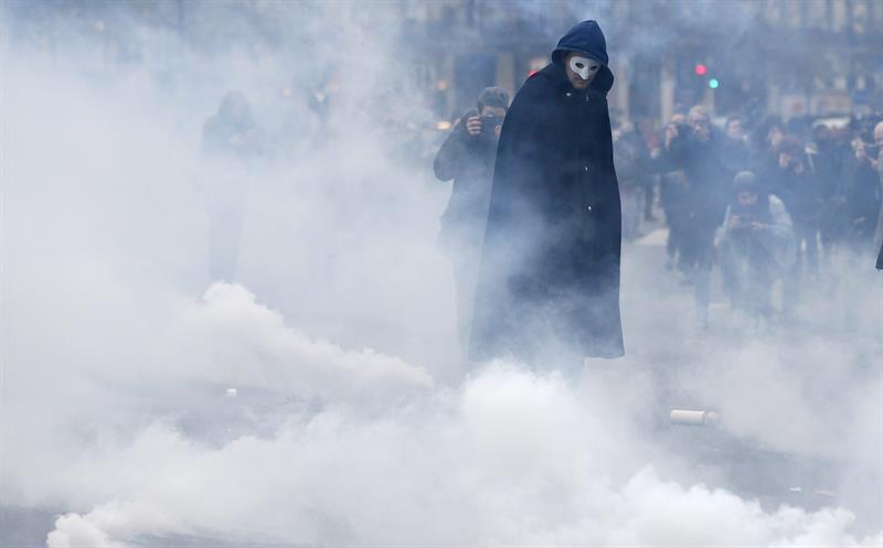 gases_lacrimógenos_enmascarado
