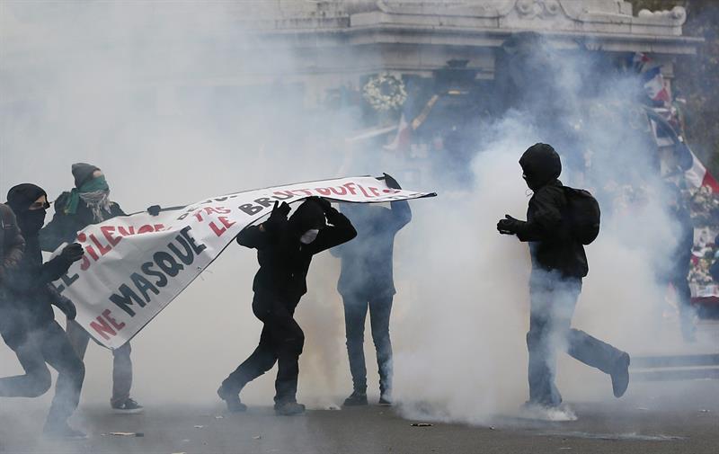 jovenes_gases_lacrimógenos_COP21