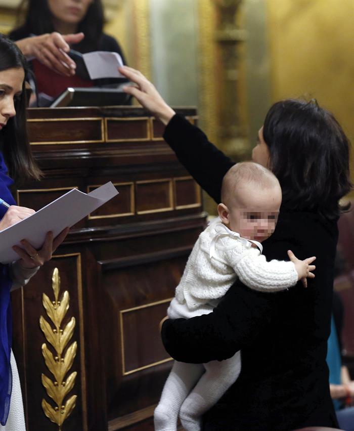bescansa_bebe_congreso_efe