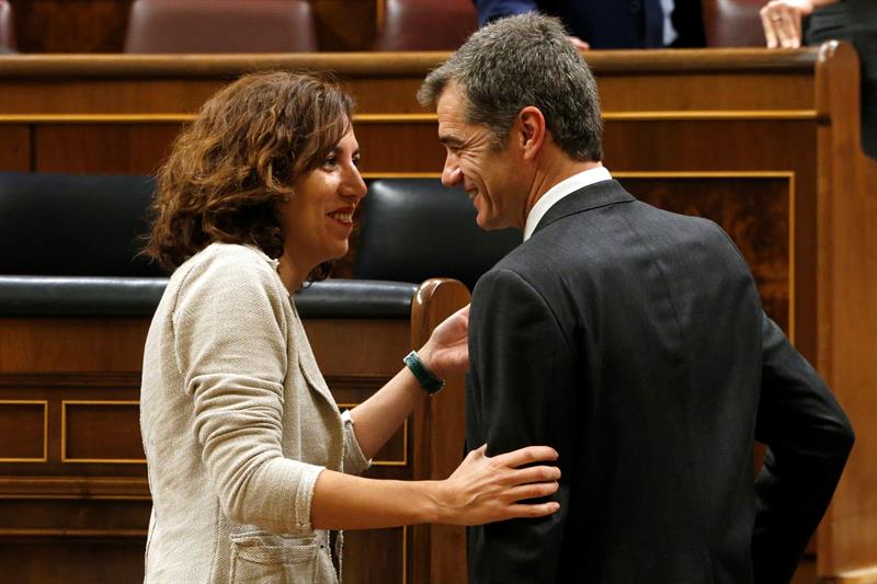lozano_canto_congreso_efe