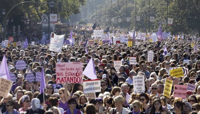 Cientos de miles de mujeres y hombres en la Marcha del 7N en Madrid. / J. J. Guillén (Efe)