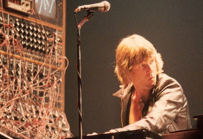 El pianista Keith Emerson durante una actuación den los 70's. / Wikipedia