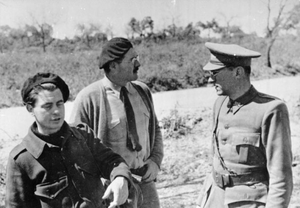 Joris Ivens (left) and Ernest Hemingway (middle) with Ludwig Renn in the Spanish Civil War 1936/37