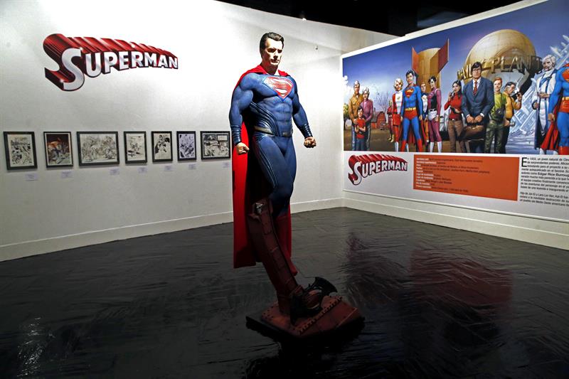 Exposición de superhéroes en el Centro Cultural Fernando Fernan Gómez de Madrid.