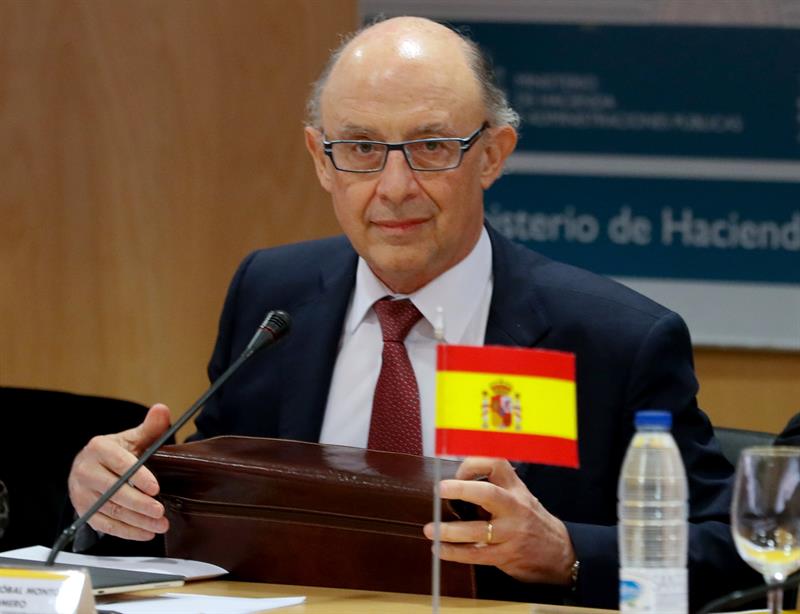 El ministro de Hacienda y Administraciones Públicas en funciones, Cristóbal Montoro, durante el Consejo de Política Fiscal y Financiera, celebrado ayer 19 de abril en el Ministerio de Hacienda en Madrid.