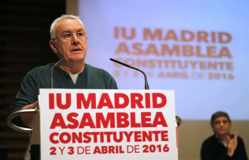 Cayo Lara, durante su intevención en la jornada de apertura de la Asamblea Constituyente de IU Madrid. / Ana Márquez (Efe)