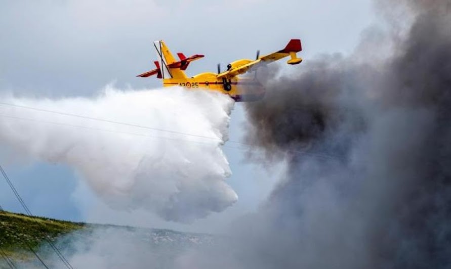 sesena_avion_agua