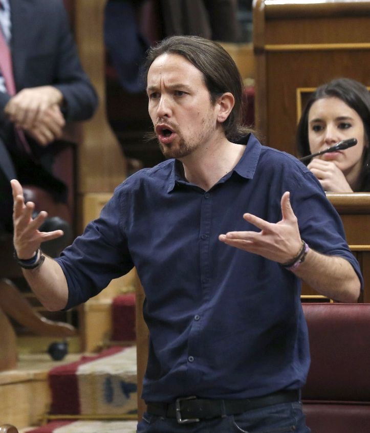 Pablo Iglesias en una de sus intervenciones desde su escaño en el hemiciclo. / Efe