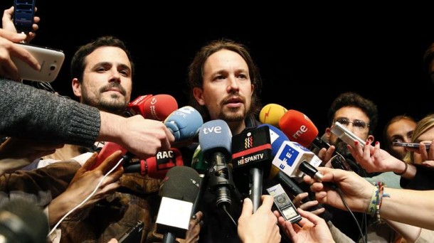 Alberto Garzón y Pablo Iglesias compareciendo ante la prensa tras el acuerdo electoral alcanzado por sus formaciones políticas. / Efe