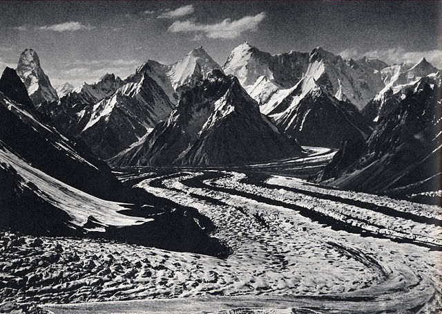 Torre de Mustagh, Glaciar Baltoro, Karakorum. / Wikipedia
