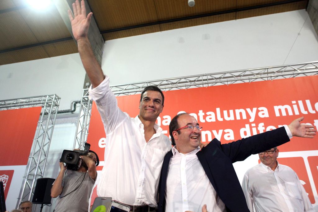 Pedro Sánchez e Iceta en septiembre de 2015, durante la pasada campaña electoral catalana. / Jaume Sellart (Efe)