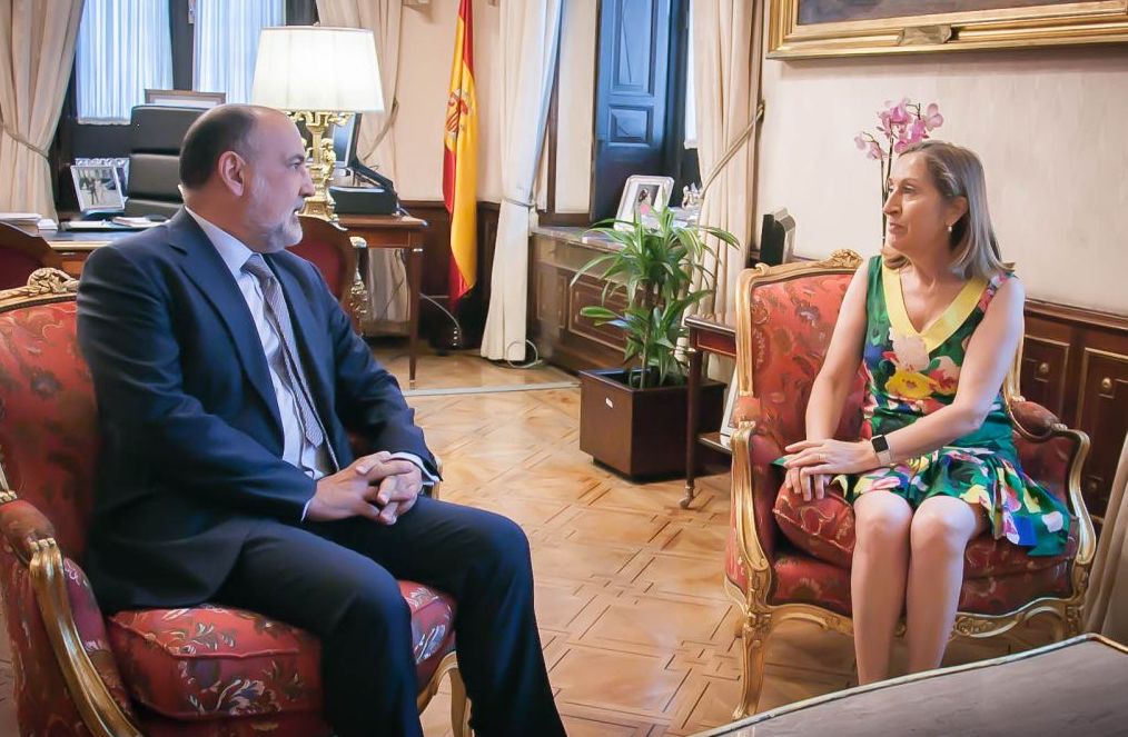 Francisco Pérez Cobos,presidente del Tribunal Constitucional, y Ana Pastor, presidenta del Congreso, durante el encuentro institucional que mantuvieron el pasado 28 de julio en la Cámara Baja. / congreso.es