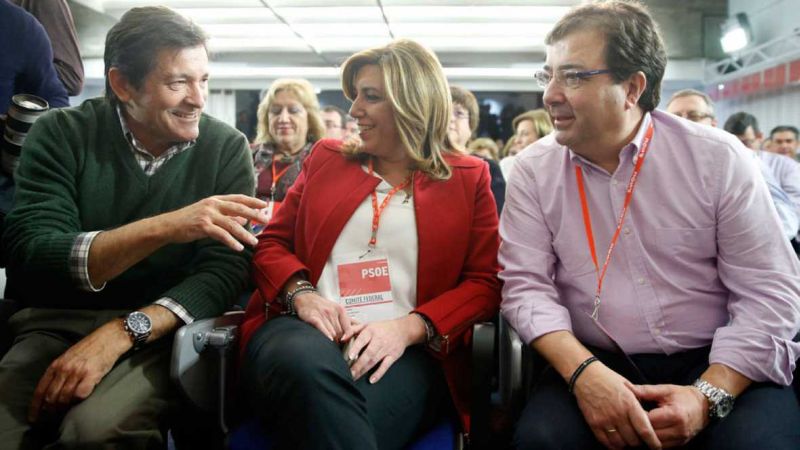 De izquierda a derecha, Javier Fernández, Susana Díaz y Guillermo Fernández Vara, durante la última reunión del Comité Federal del PSOE. / Efe