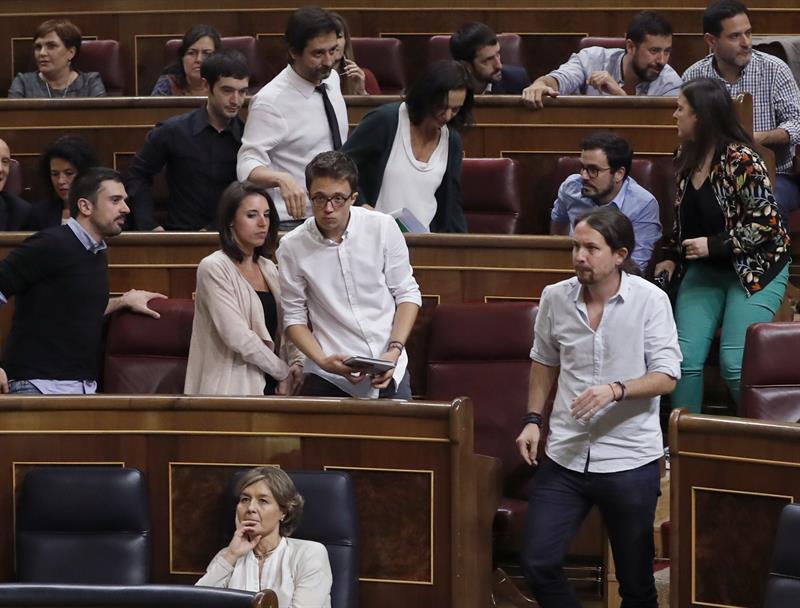 Protesta de Podemos en el debate de investidura.
