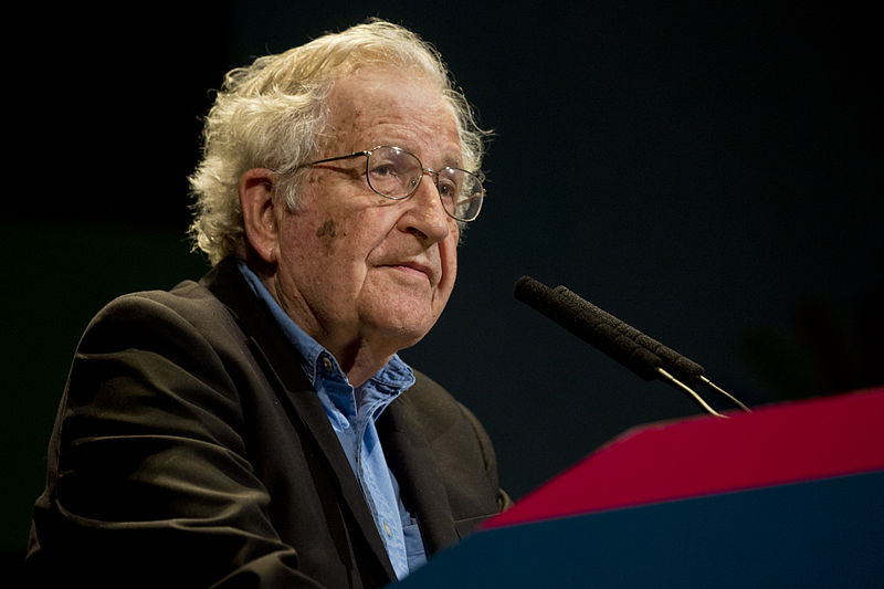 Noam Chomsky, en 2015 / Wikipedia