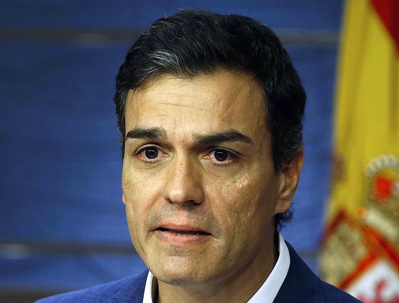 Sánchez renuncia al escaño y prepara las primarias.