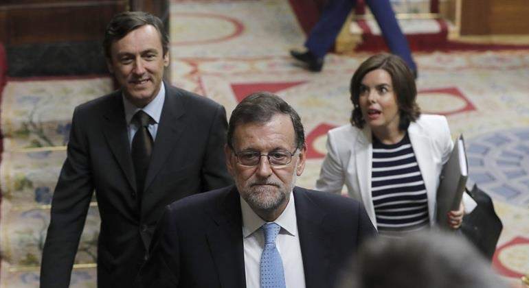 Hernando, Rajoy y Saenz de Santamaría, en el Congreso de los Diputados. / Efe