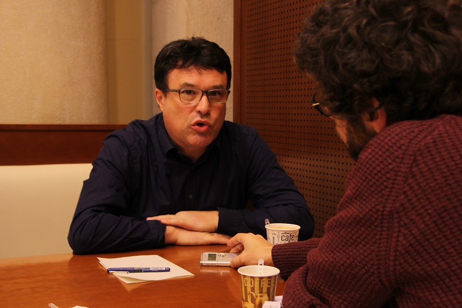 El coordinador general de EUiA, Joan Josep Nuet, durante la entrevista con cuartopoder.es