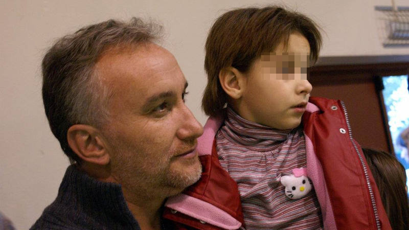 Nadia y su padre. / Facebook