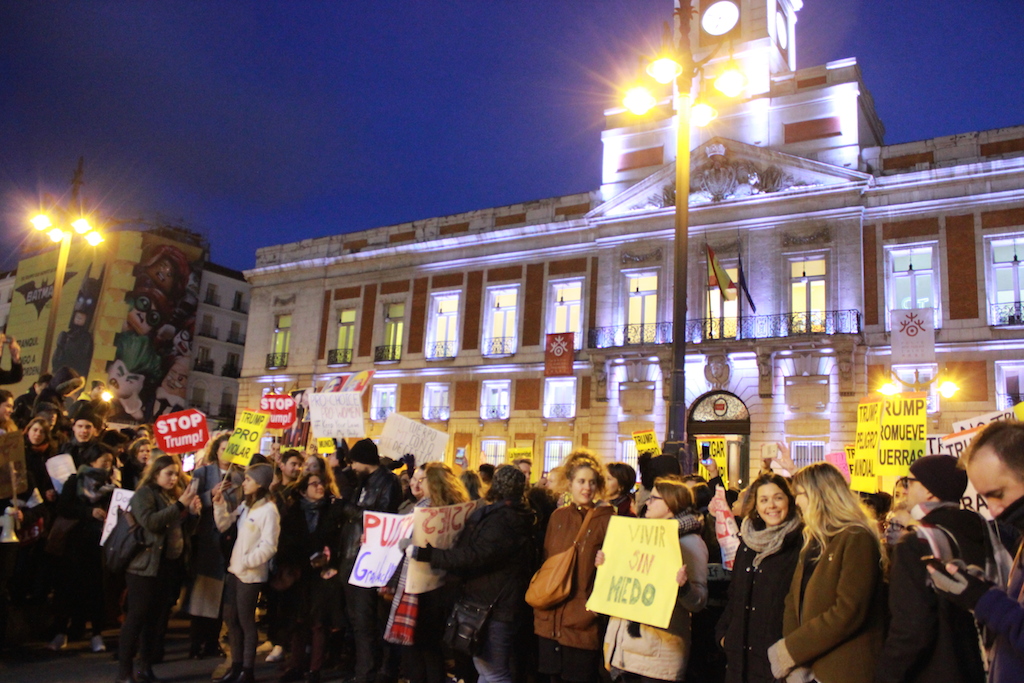 Los participantes en la marcha, a su llegada a la Puerta del Sol.