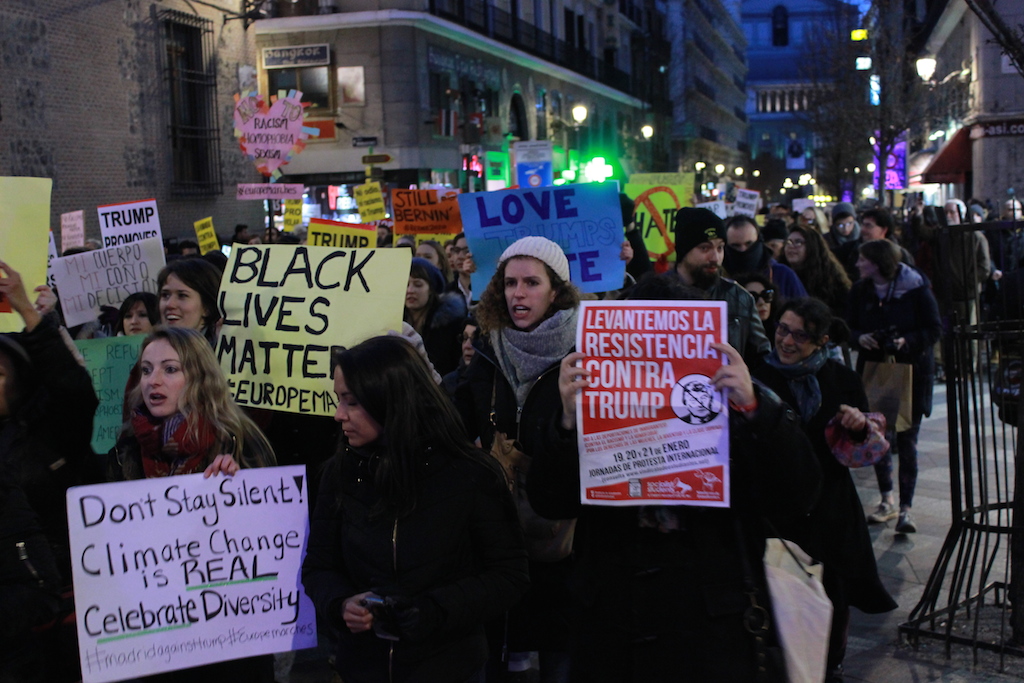 Manifestación contra Trump en la calle Arenal.